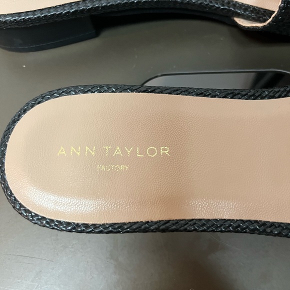 Ann Taylor Black Woven Slide Sandals with Gold Chain - Picture 3 of 5